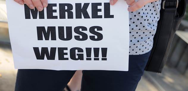 Je tu další protest proti Merkelové. Tentokrát před Lichtenštejnským palácem
